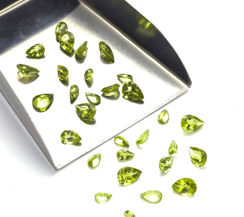 Olivín broušená kapka 5x7mm — foto 3