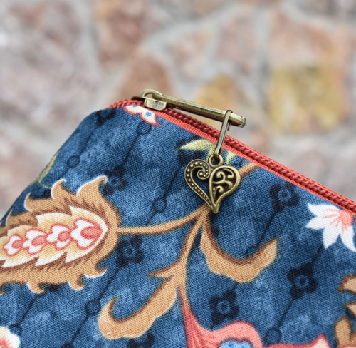 Kosmetická taštička - Ornamenty na modré — foto 3