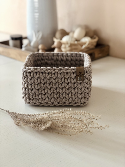 Háčkovaný hranatý košík 15x15cm cappuccino — foto 2