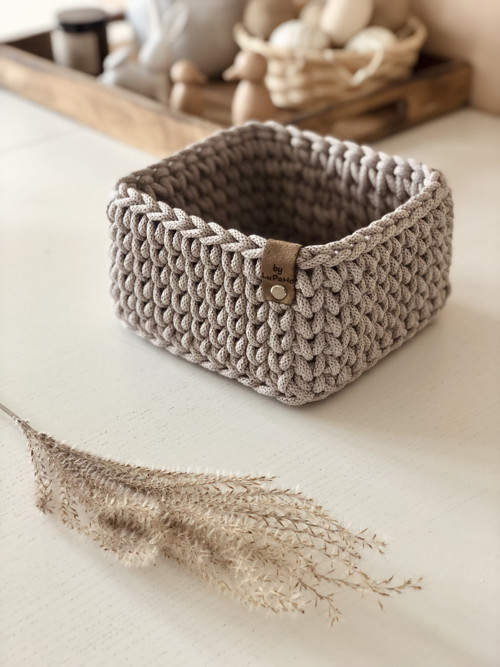 Háčkovaný hranatý košík 15x15cm cappuccino — foto 4