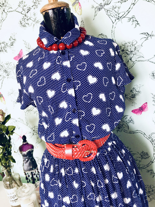 Šaty srdcové vintage look — foto 2