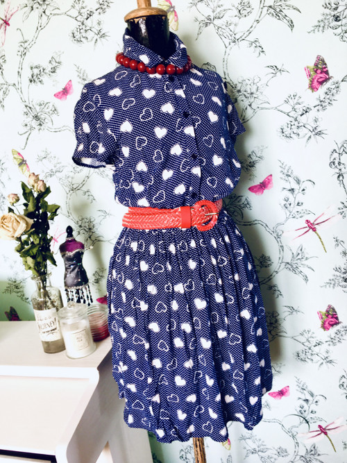 Šaty srdcové vintage look — foto 3