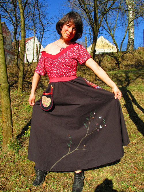 Černá maxi sukně tradičně netradiční — foto 5