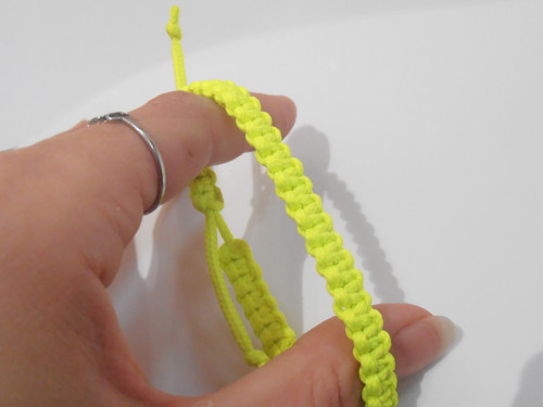 *Neon žlutý náramek - macramé (Unisex)* — foto 3