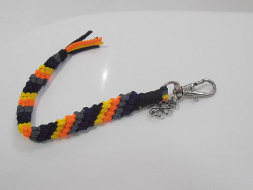 *Klíčenka/Přívěsek na klíče (macramé)* — foto 2