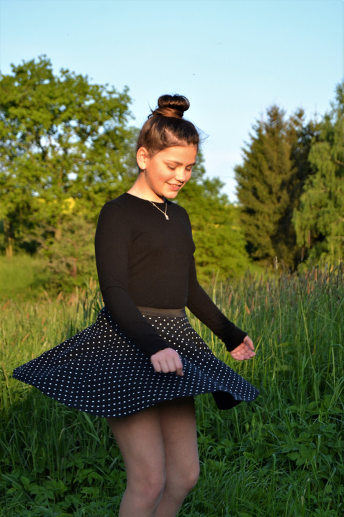 Kolová sukýnka s puntíky — foto 2
