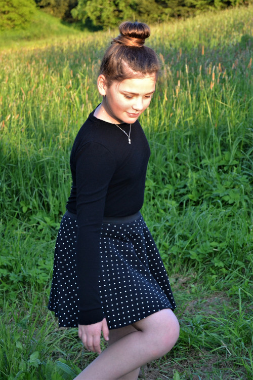 Kolová sukýnka s puntíky — foto 3