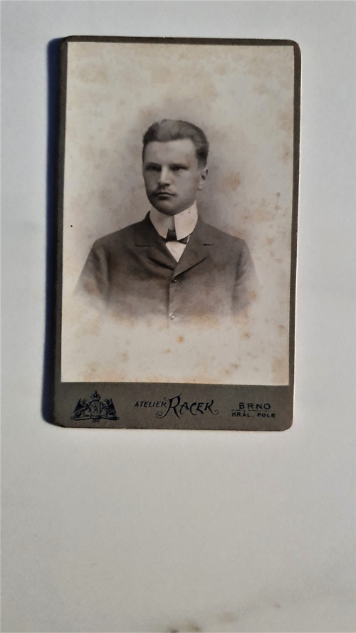 Student práv - kabinetka — foto 2