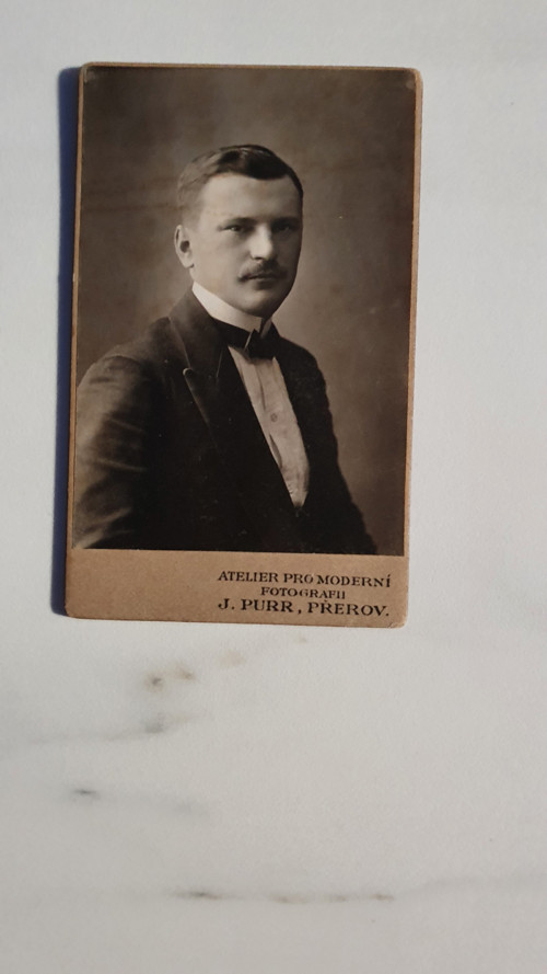 Po studiích - kabinetka — foto 2