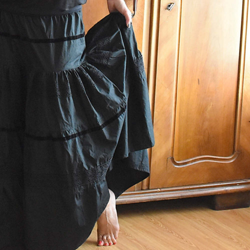 Luxusní černá volánová maxisukně — foto 4