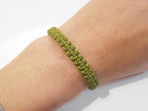 *Olivově zelený náramek - macramé (Unisex)* — foto 4