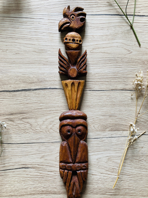Dřevěný vyřezávaný totem — foto 2