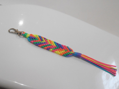 *Klíčenka/Přívěsek na klíče (macramé)* — foto 3