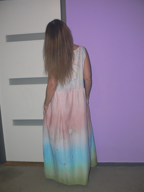 Dlouhé duhové šaty — foto 3