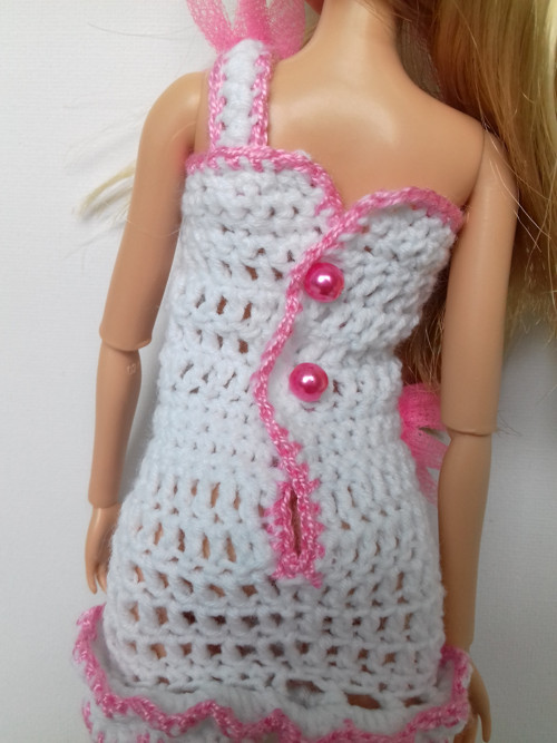 Háčkované šatičky pro panenku Barbie — foto 3