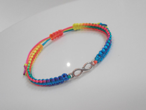 *Duhový Infinity náramek - macramé* — foto 2