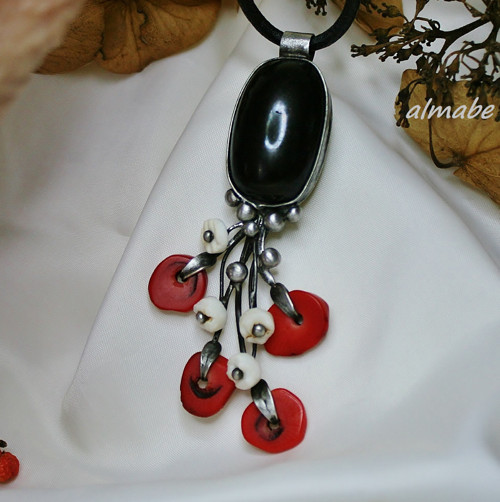 Tajuplný kámen (gagát) — foto 3