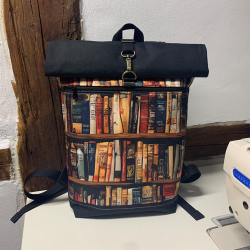 Knihovna + přední kapsa na zip — foto 2