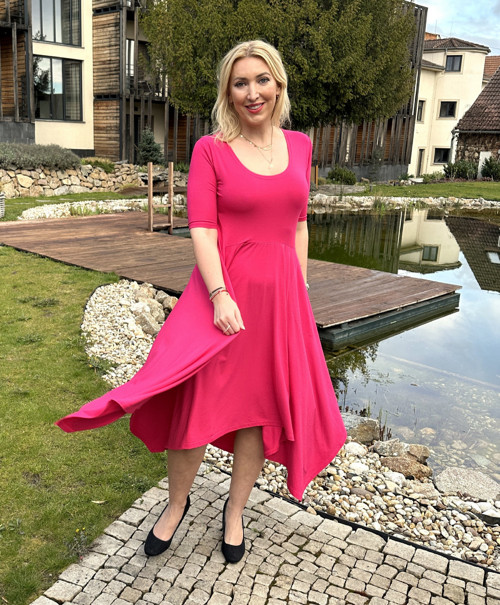 Šaty s cípy cyklámen — foto 3