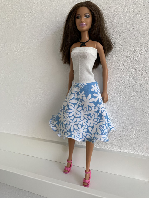 Šaty na panenku Barbie — foto 2