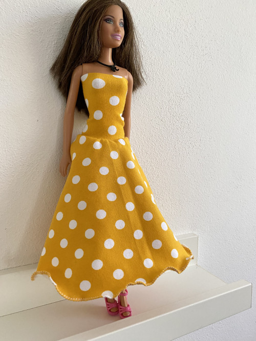 Šaty na panenku Barbie — foto 2