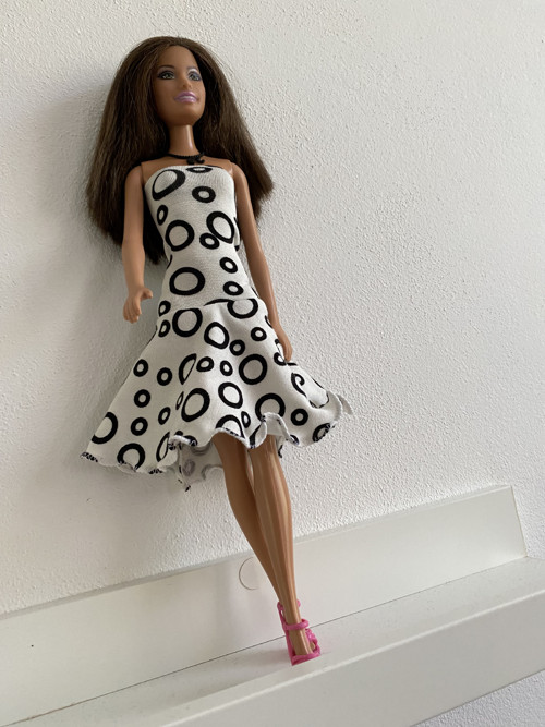 Šaty na panenku Barbie — foto 2