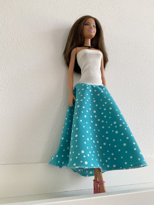 Šaty na panenku Barbie — foto 2