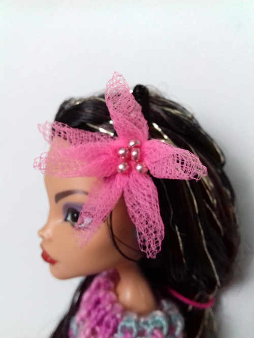 Pletené šatičky pro Monster High s doplňky — foto 3