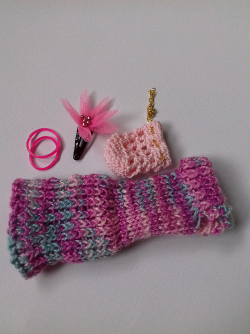 Pletené šatičky pro Monster High s doplňky — foto 4