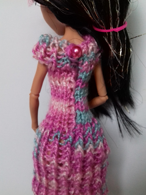 Pletené šatičky pro Monster High s doplňky — foto 2