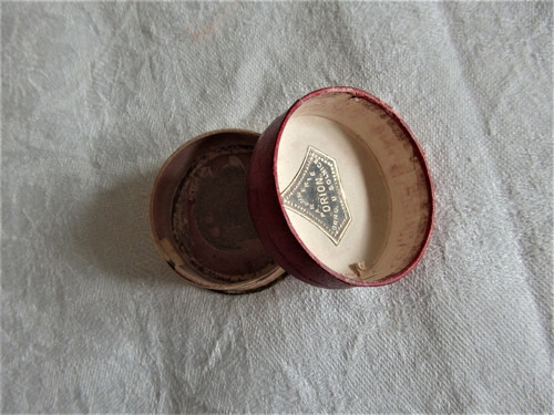 ROUGE DORIN - krabička — foto 2