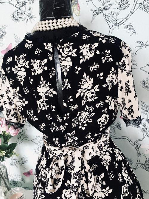 Šaty vintage elegance v černobílé — foto 5
