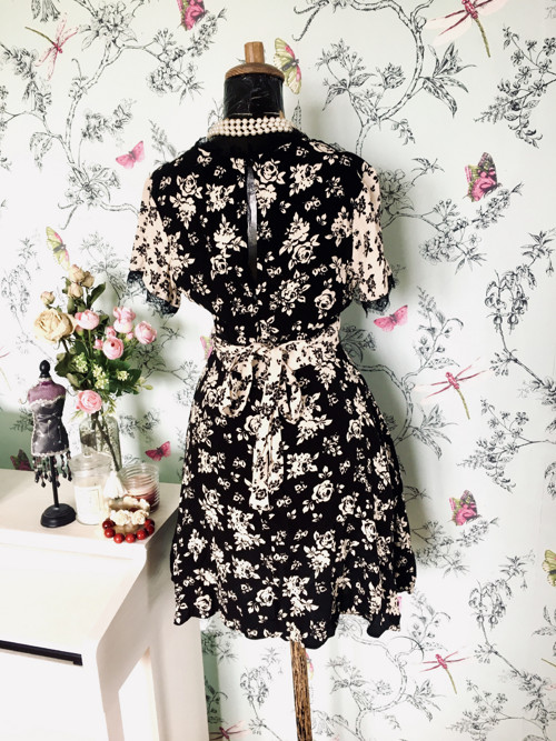 Šaty vintage elegance v černobílé — foto 4