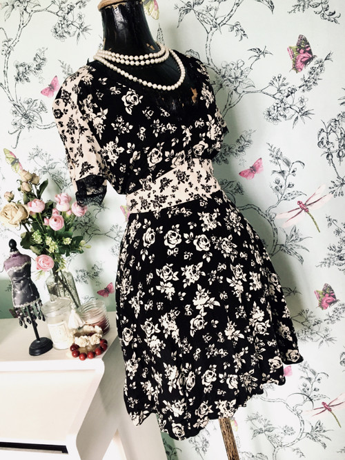 Šaty vintage elegance v černobílé — foto 2