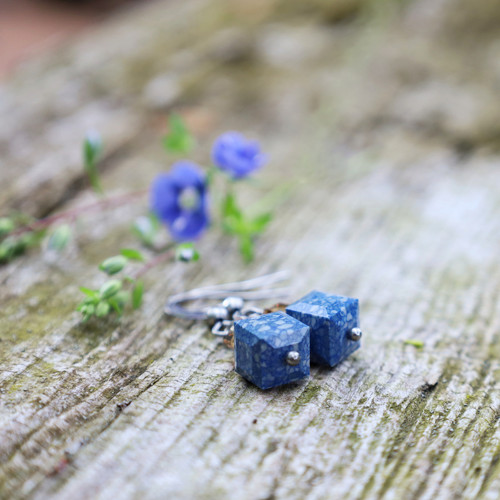 Kostičkové náušnice Marbled Blue — foto 3
