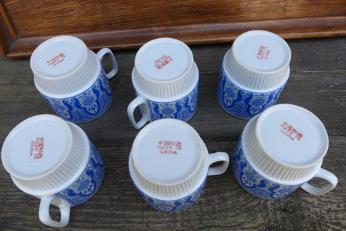 V modré...porcelánový hrnek — foto 5