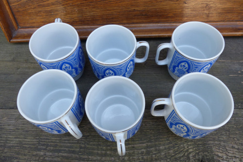 V modré...porcelánový hrnek — foto 4