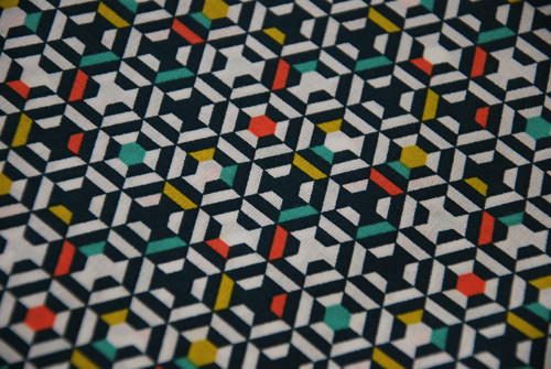 Plátno s barevnou geometrií — foto 2
