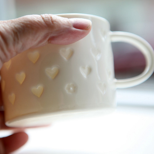Hrníček srdcový prosvítavý 200ml porcelán — foto 4