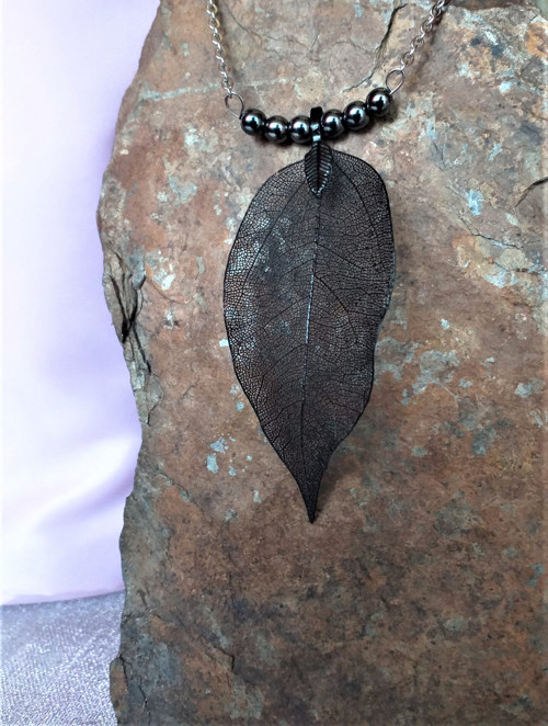 Náhrdelník Černý lístek — foto 3