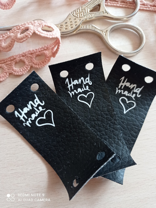 Štítek přes okraj Handmade — foto 2