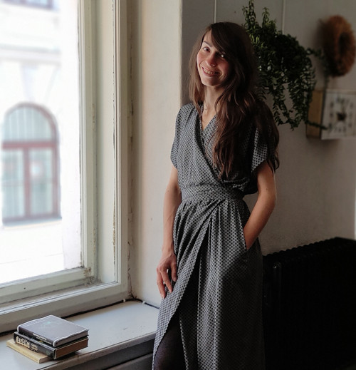 Zavinovací šaty trojůhelníky — foto 2