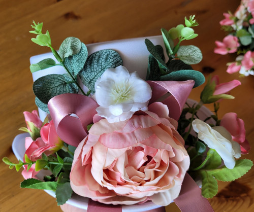 Šerpa pivoňka a eustoma — foto 4