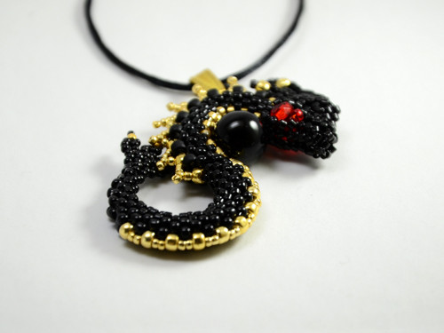 Black onyx v objatí draka — foto 2