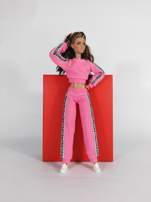 Barbie mikina krátká č-9 — foto 4