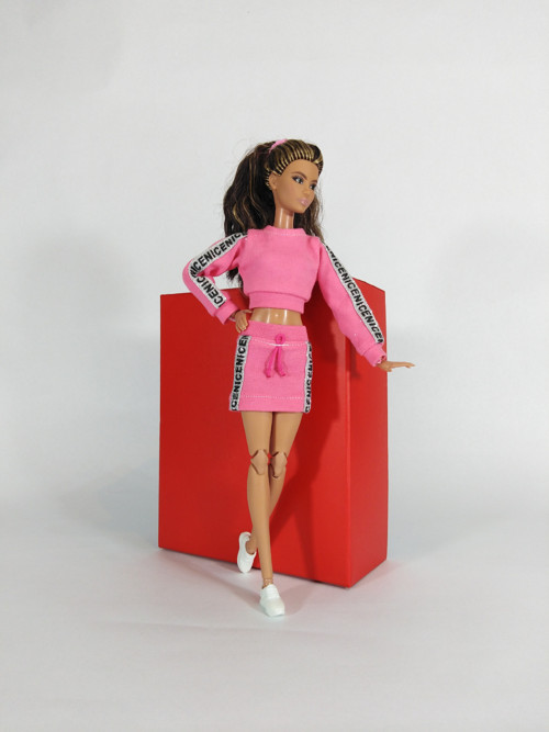 Barbie mikina krátká č-9 — foto 3