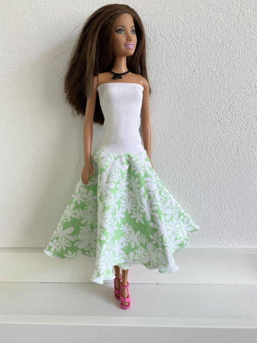 Šaty na panenku Barbie — foto 2