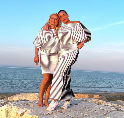 Asymetrické šaty černobílé krátké — foto 6