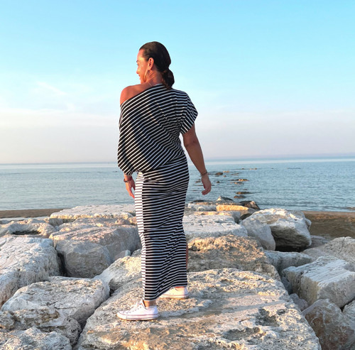 Asymetrické šaty černobílé dlouhé — foto 3