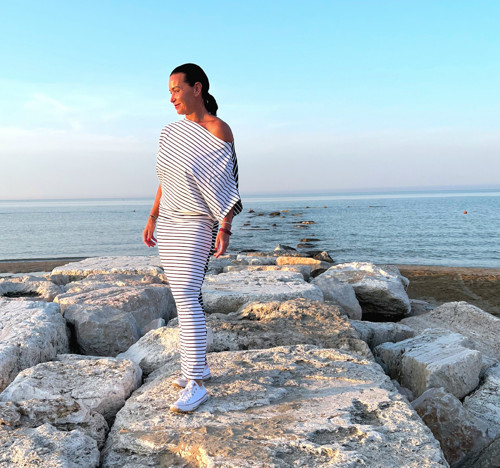 Asymetrické šaty černobílé dlouhé — foto 5